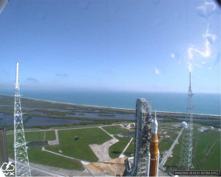 雷击美国宇航局在佛罗里达州肯尼迪航天中心4月2日2022年